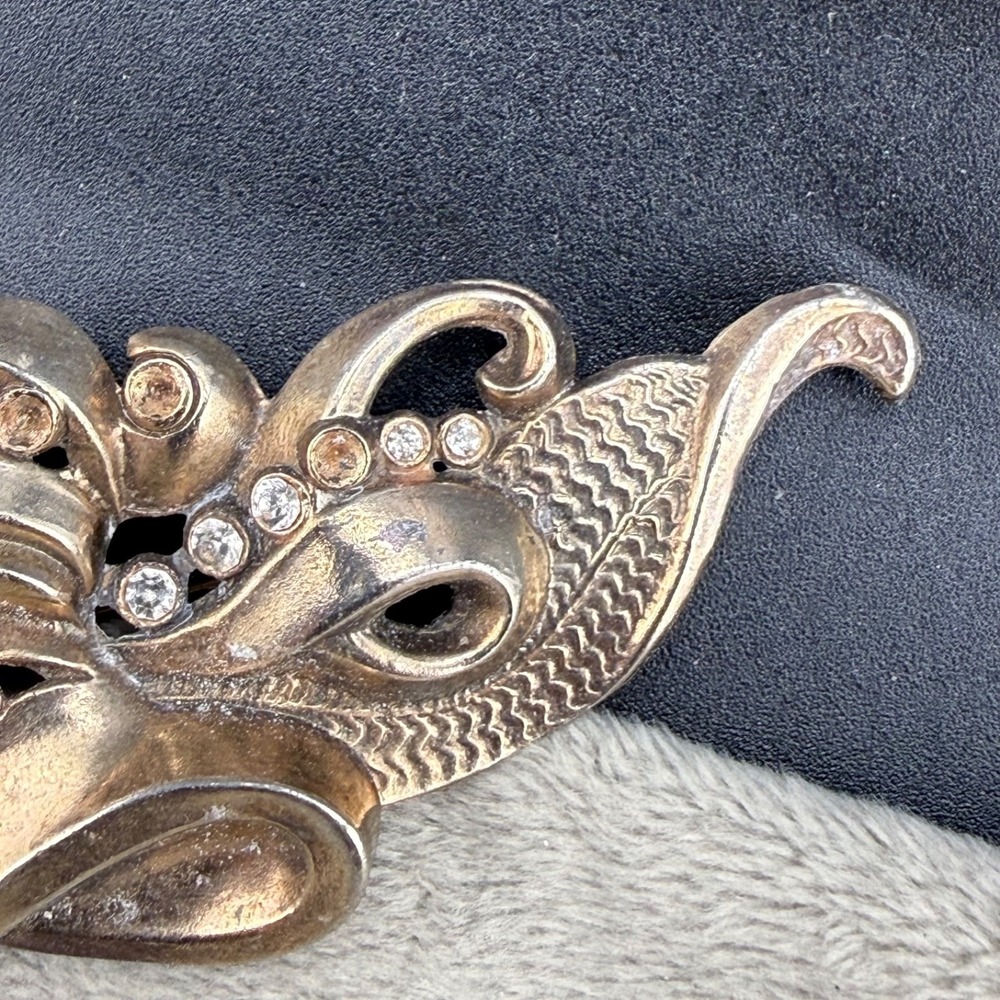 Vintage Pot Metal Brooch Flower Gold Tone Rhinestone READ - Picture 7 of 9